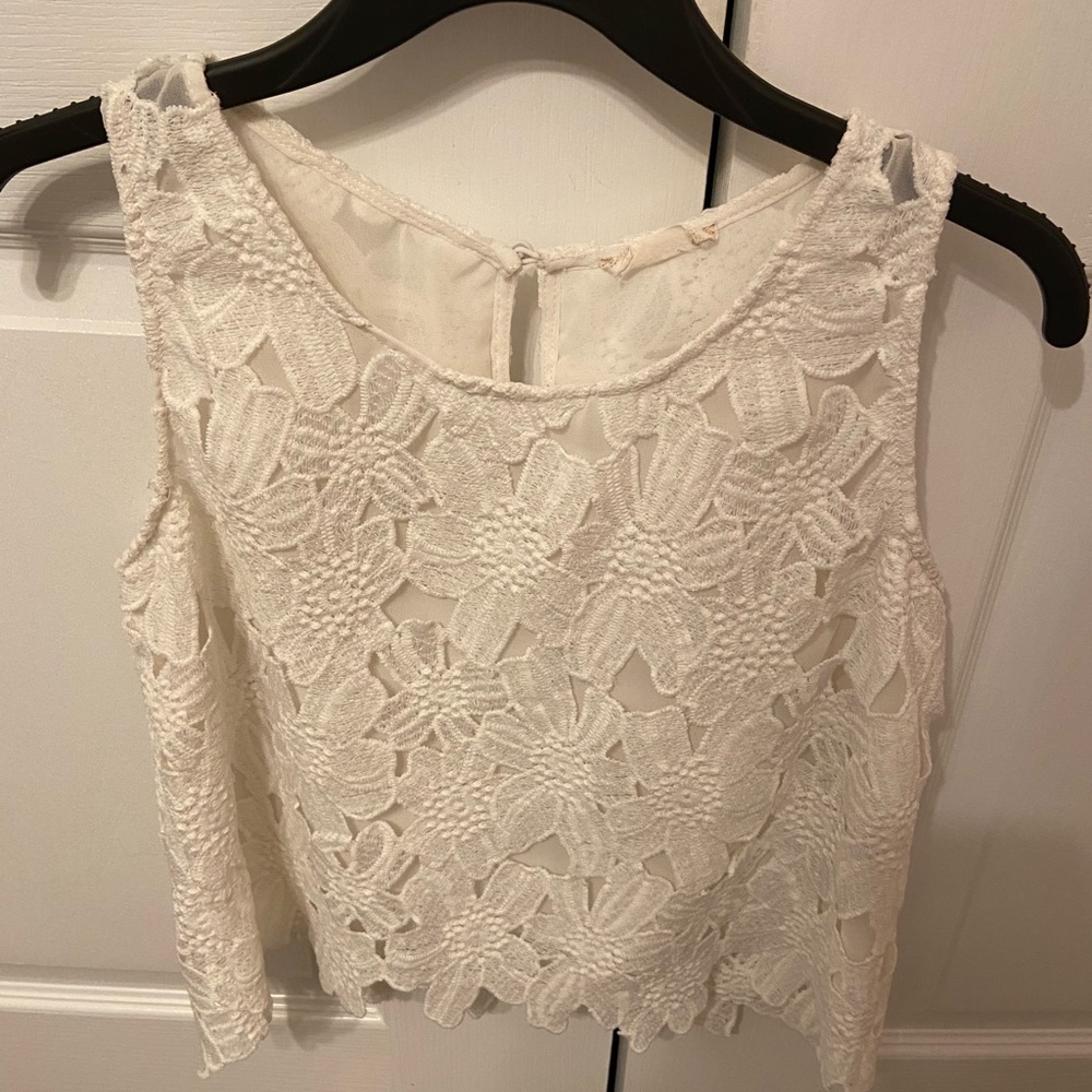 Altar’d state white cropped crochet floral tank top
